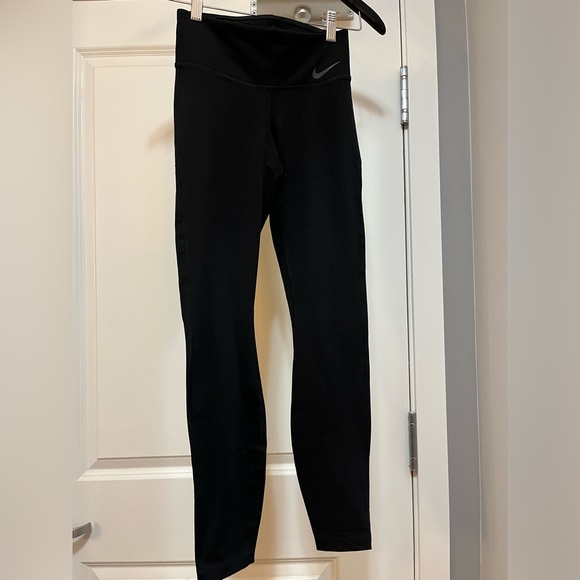 Nike Women's Black Leggings - Picture 2 of 8